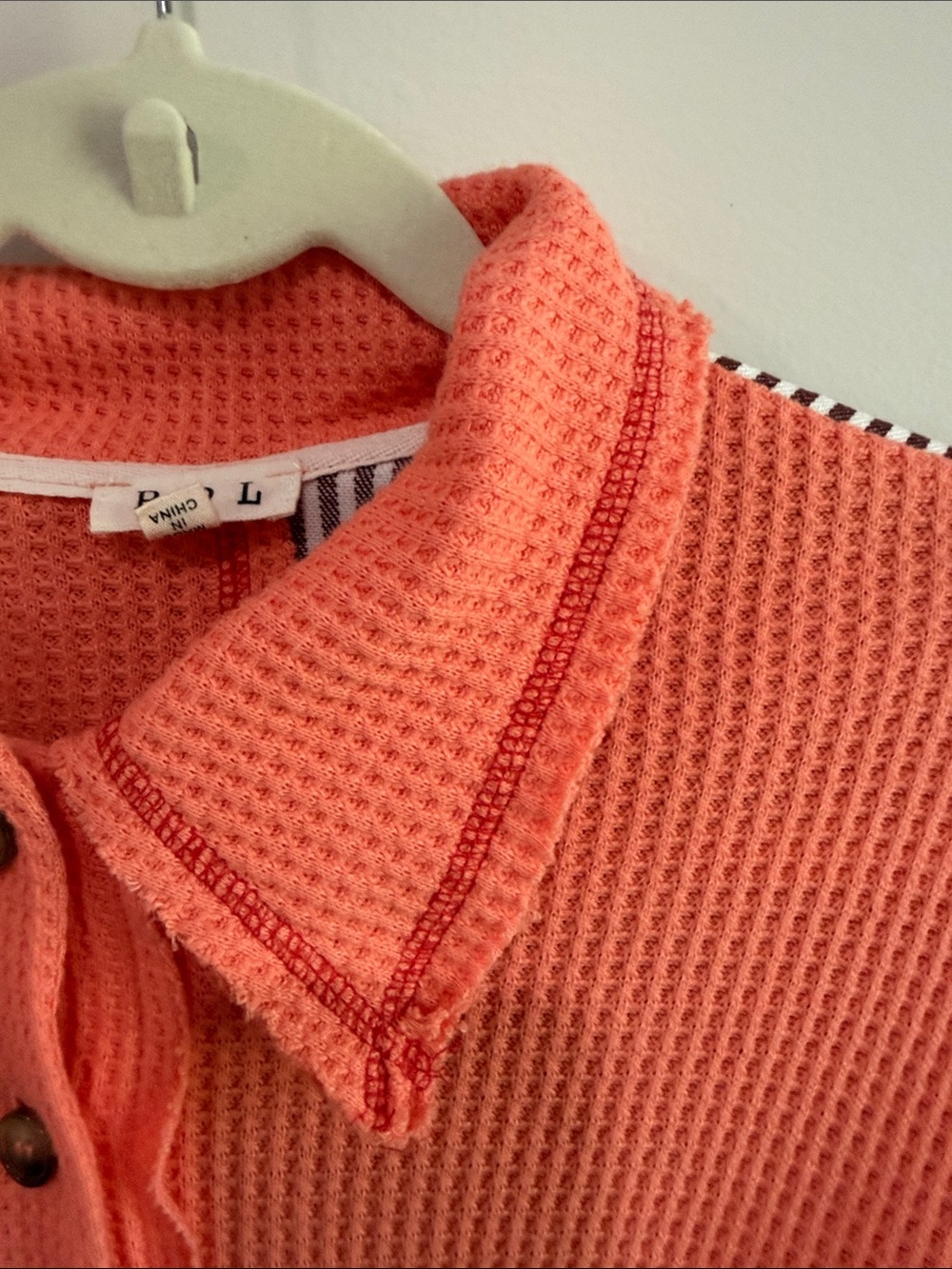 POL Coral/Camo Mixed-Panel Button-Front Shirt - Picture 8 of 10